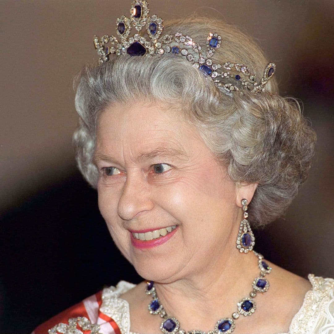  Royal Expert Reveals Secret Location of “Queen Elizabeth’s Tiaras and Jewels” Inside Windsor Castle and Buckingham Palace  