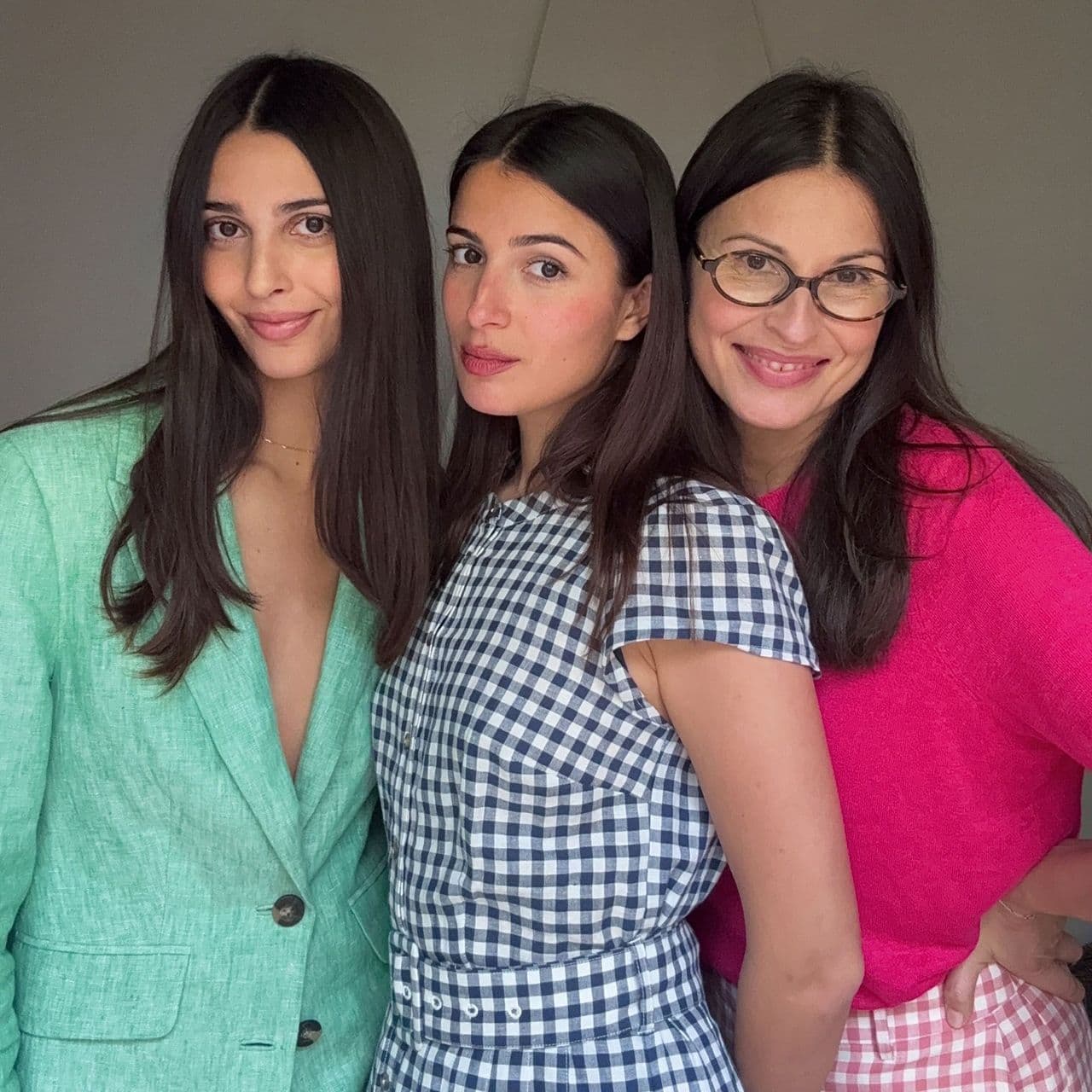  5 Spring Trends This Chic Parisian Mom Borrows From Her Daughters 