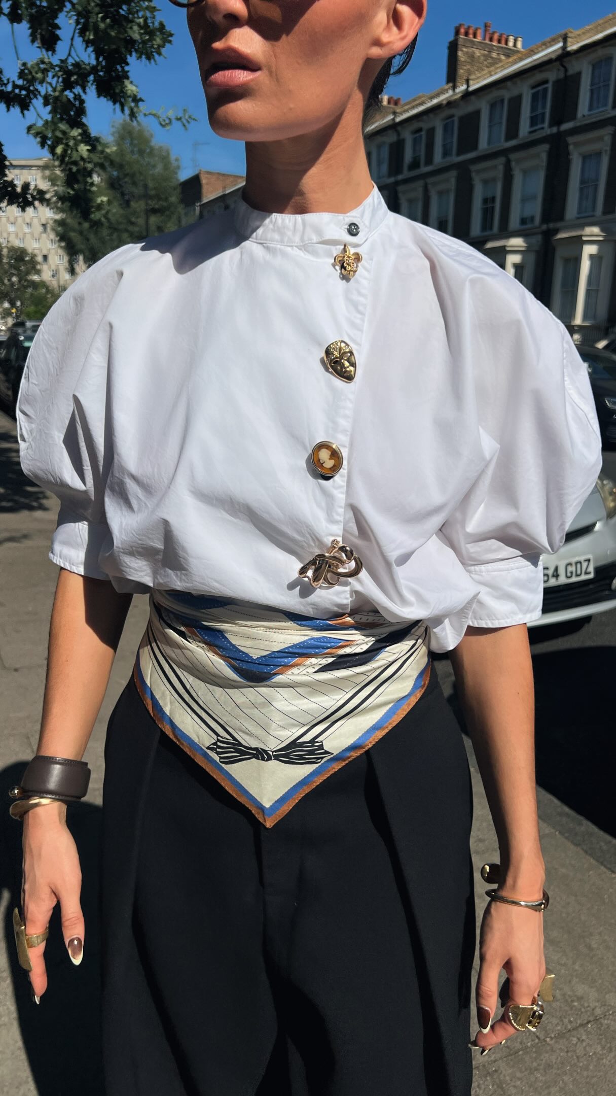 Elevating a simple shirt and trouser outfit đ§ˇ